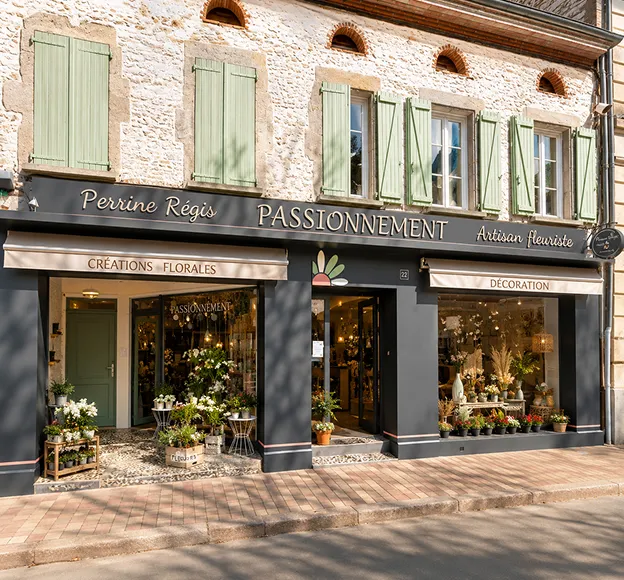 Devanture de la boutique Passionnément Perrine Régis, artisan fleuriste à Carmaux